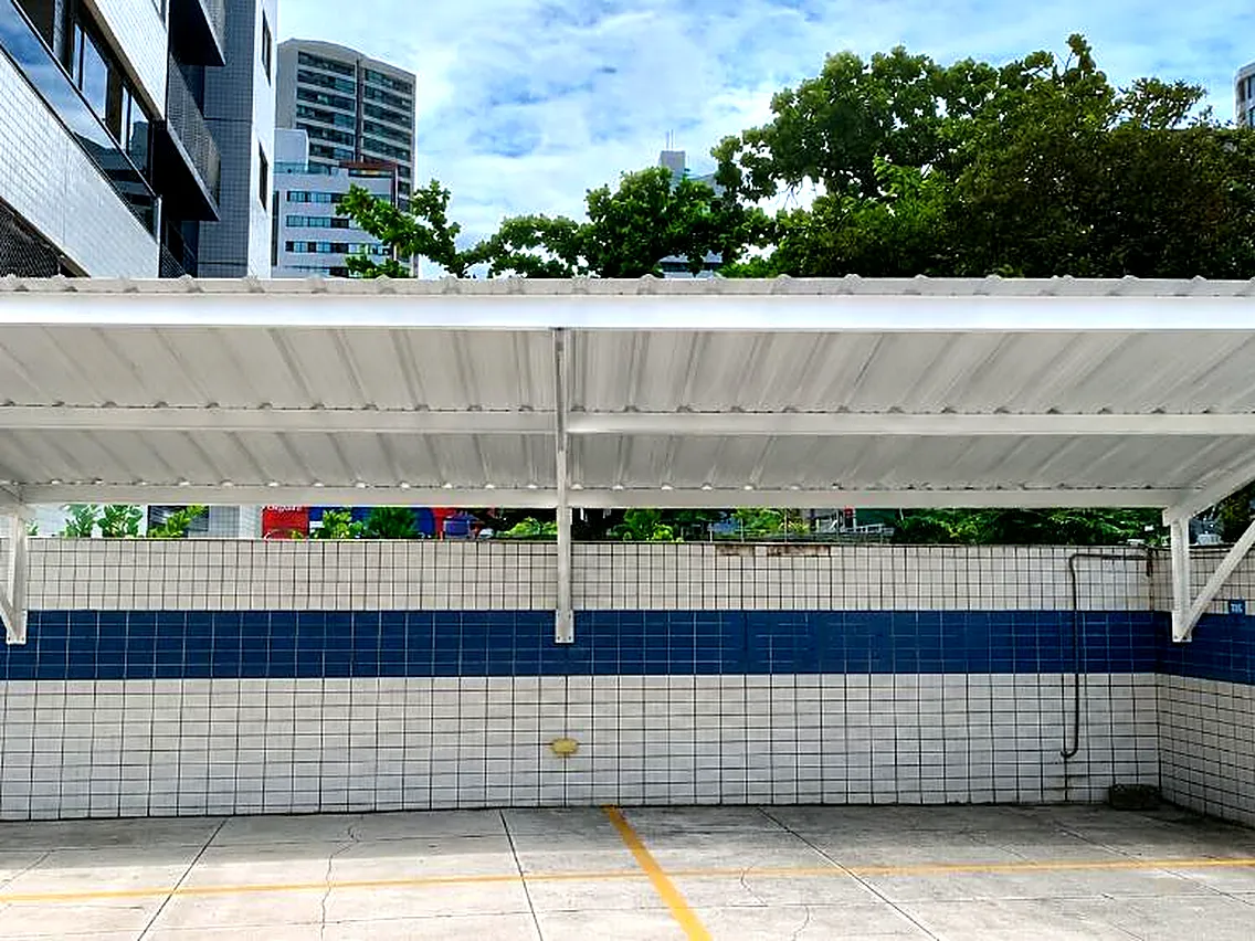 Mesmo estacionamento depois da cobertura metálica Top Line